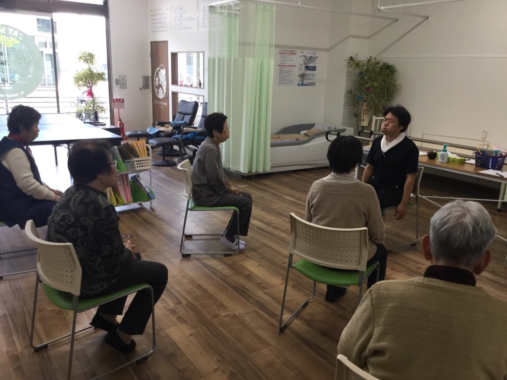 お口の体操はじまりました